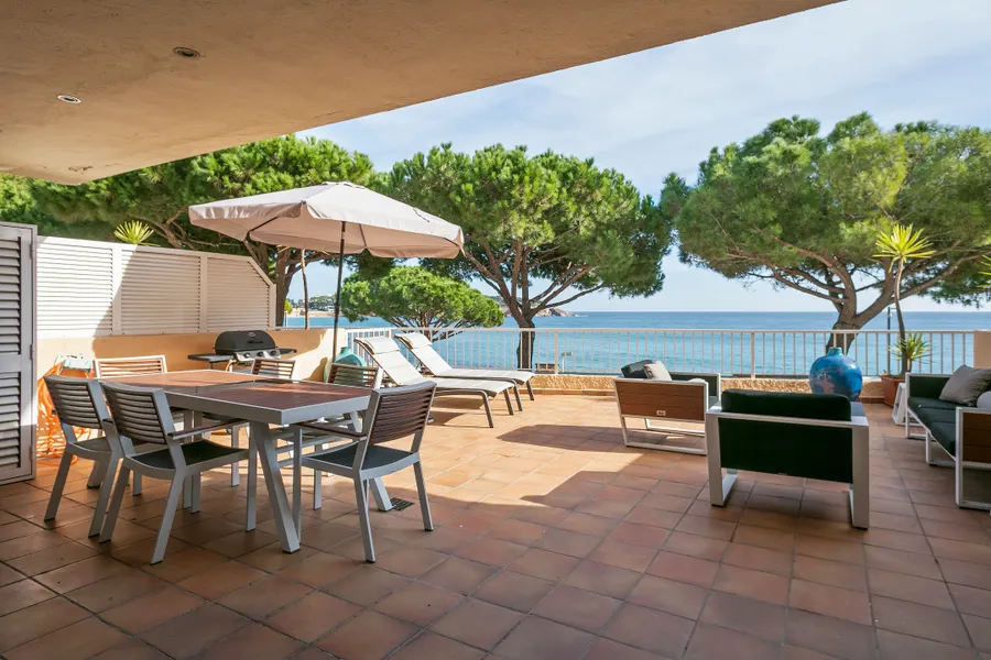 Terrasse avec vue sur mer