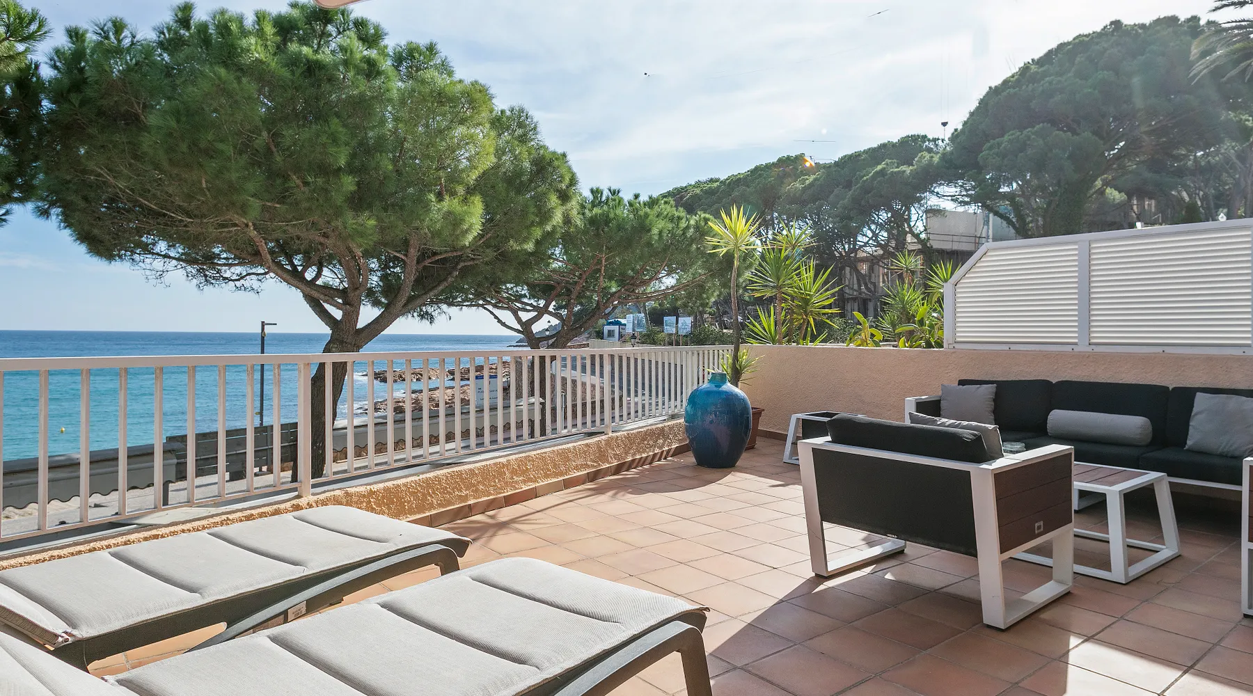 Terrasse avec vue sur mer