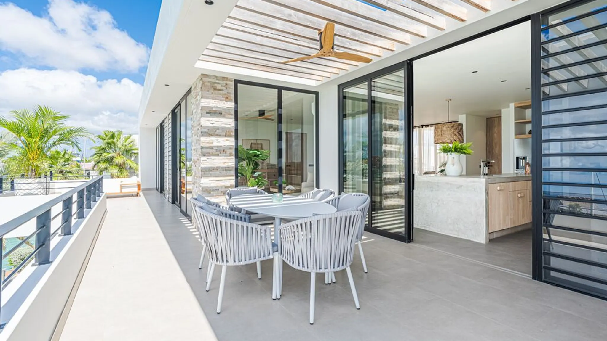 Ruim terras penthouse laguna view