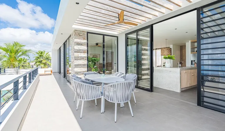 Ruim terras penthouse laguna view