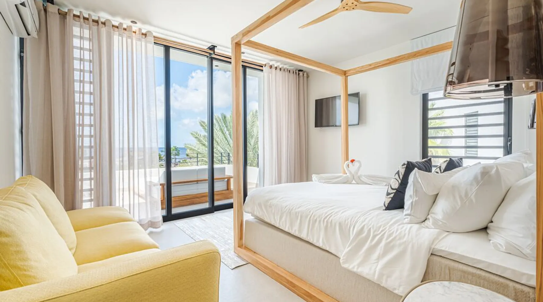Extra slaapkamer met kingsize bed penthouse laguna view
