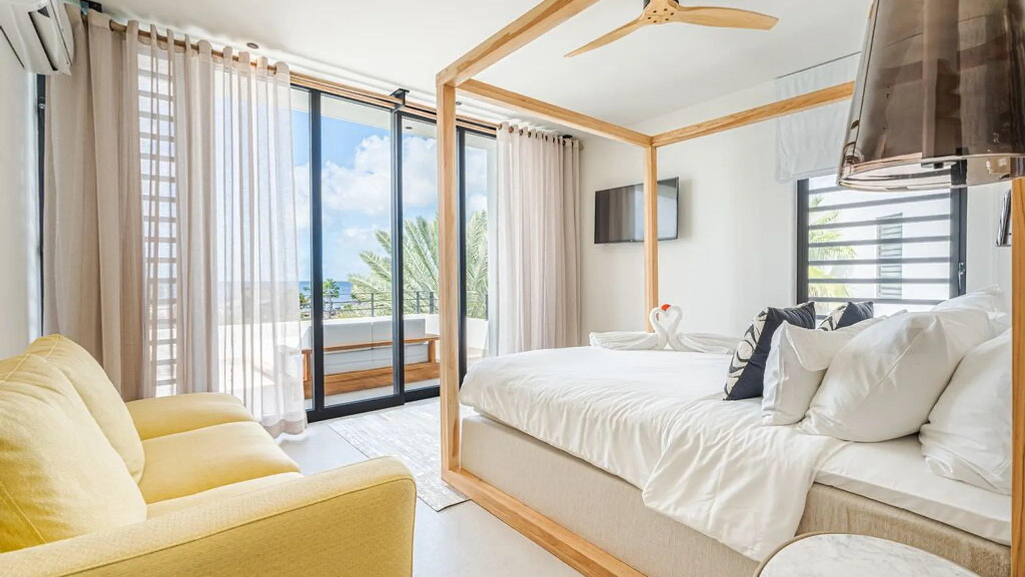 Extra slaapkamer met kingsize bed penthouse laguna view