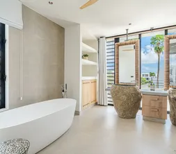 Luxe badkamer penthouse laguna view