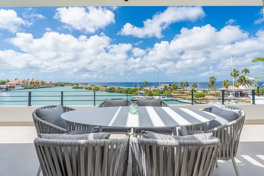 Ruim terras penthouse oceanfront