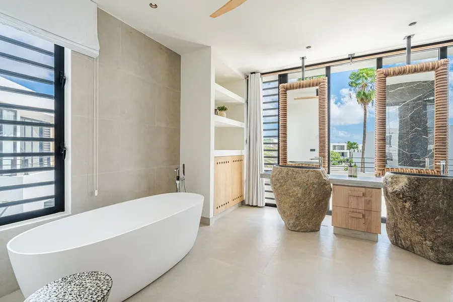 Luxe badkamer penthouse oceanfront