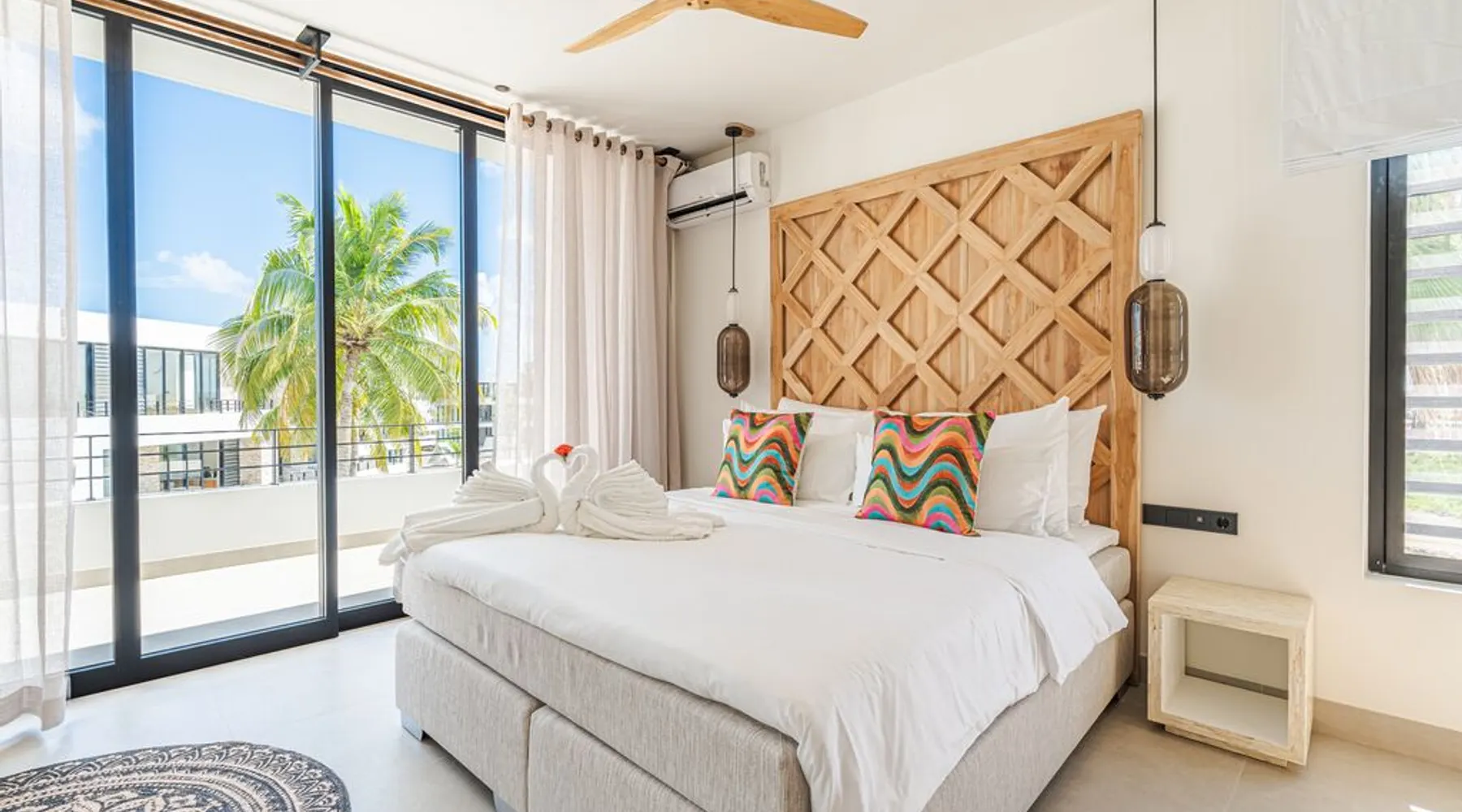 Kingsize bed penthouse oceanfront