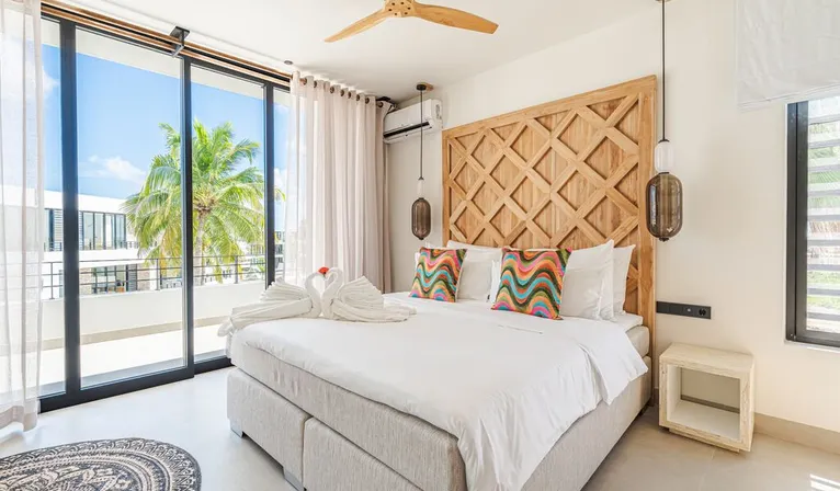 Kingsize bed penthouse oceanfront