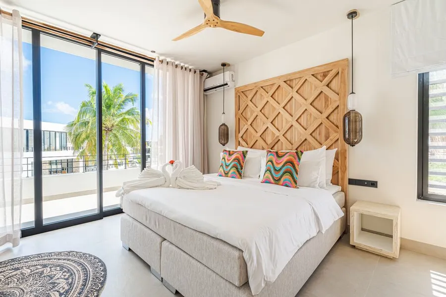 Kingsize bed penthouse oceanfront
