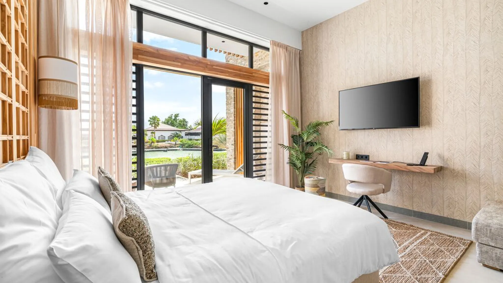 Deluxe Room Laguna