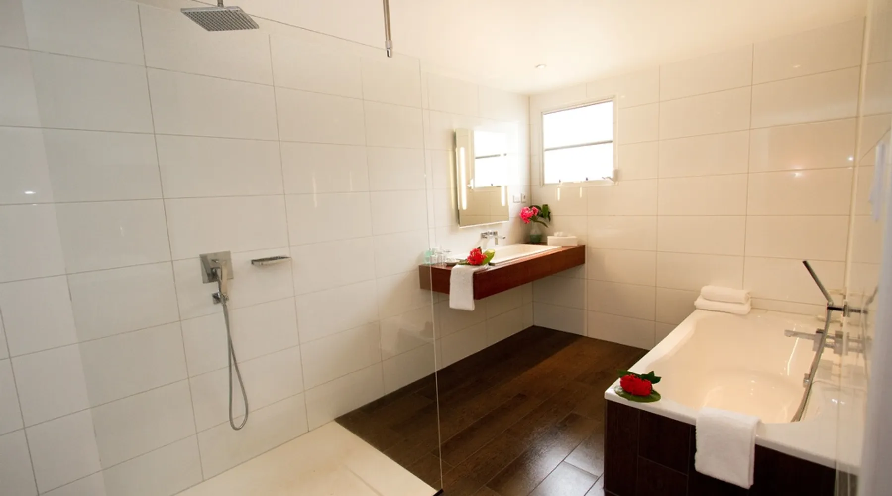 Grand Suite bath room - Plaza Beach Resort Bonaire